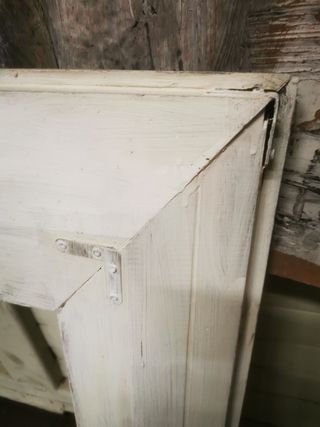 Marco de madera. Chimenea. Antiguo.