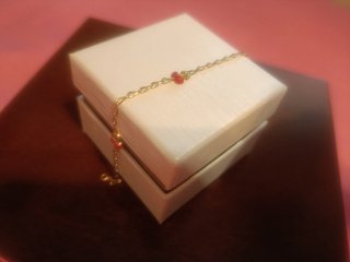 Pulsera oro dieciocho quilates cerezas.