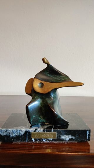 GUITARRISTA de Bronce de Alfonso Amaya