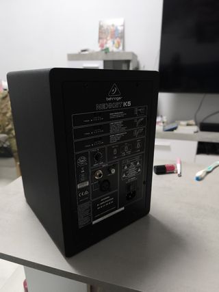 Monitores de estudio behringer