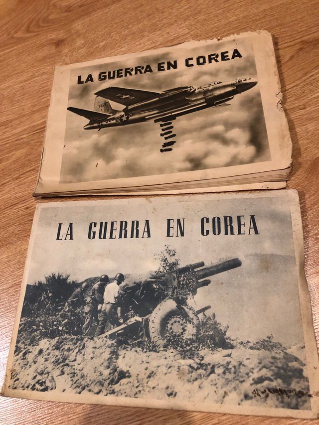 Lote de dos albumnes cromos La guerra en Corea