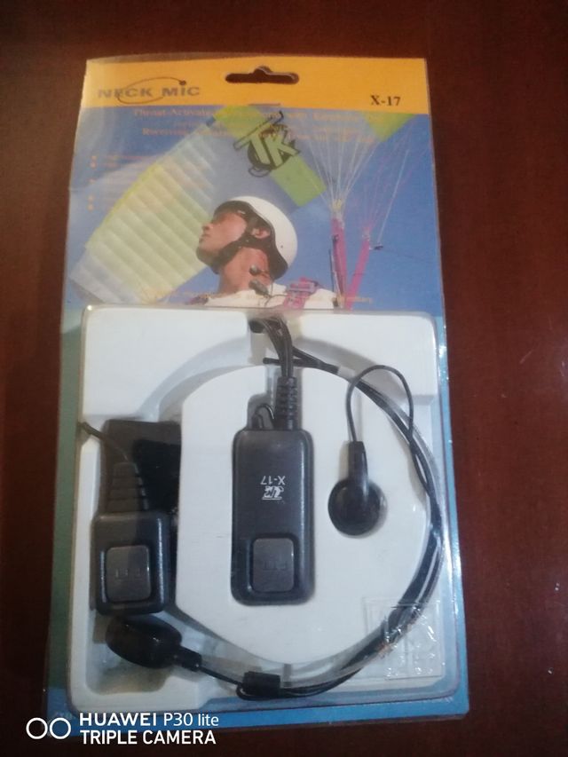 Micro activado por laringe.