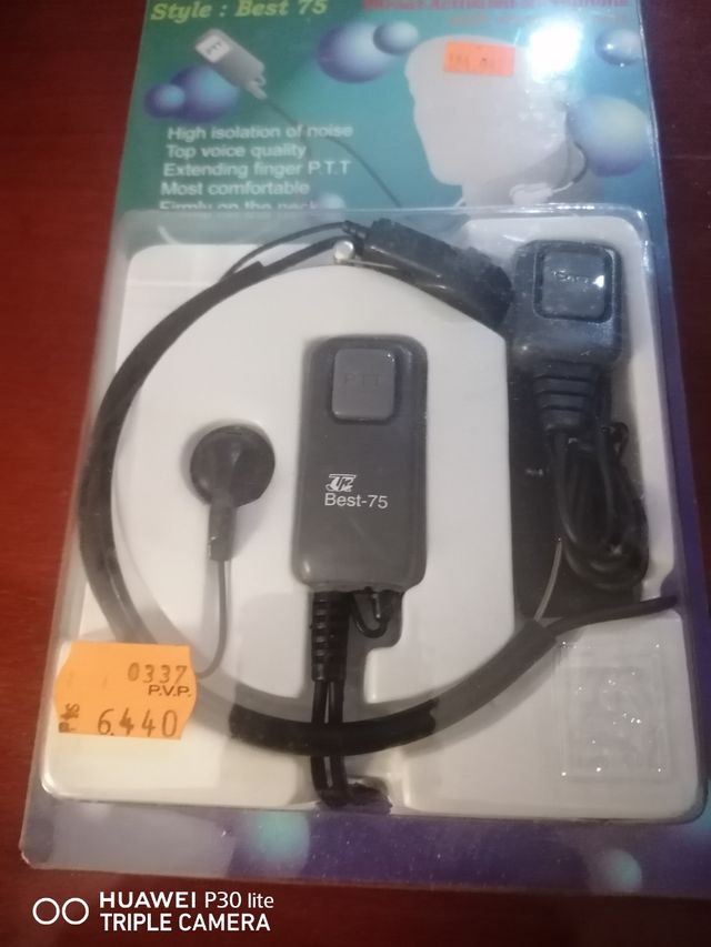 Micro activado por laringe.