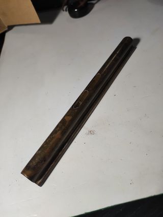 Antiguo nivel de latón 