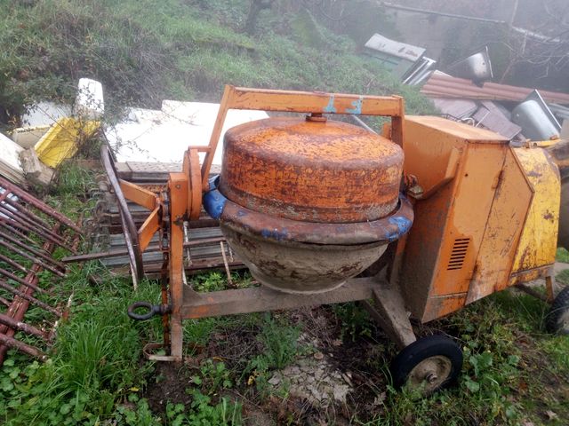 Hormigoneras, puntales, sargentos, herramientas