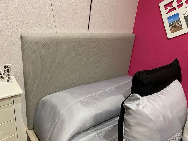 Cabecero de polipiel.