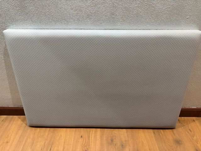 Cabecero de polipiel.