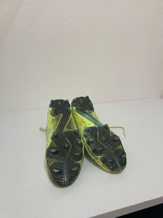 Botas futbol gama media