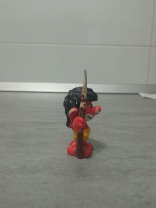 Figura PVC Pitufo indígena.