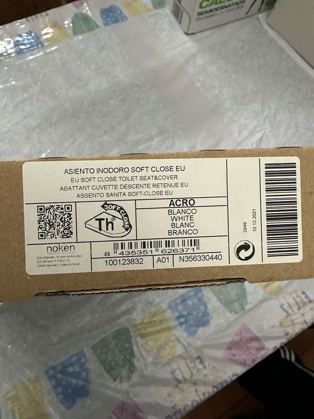 Asiento inodoro porcelanosa.