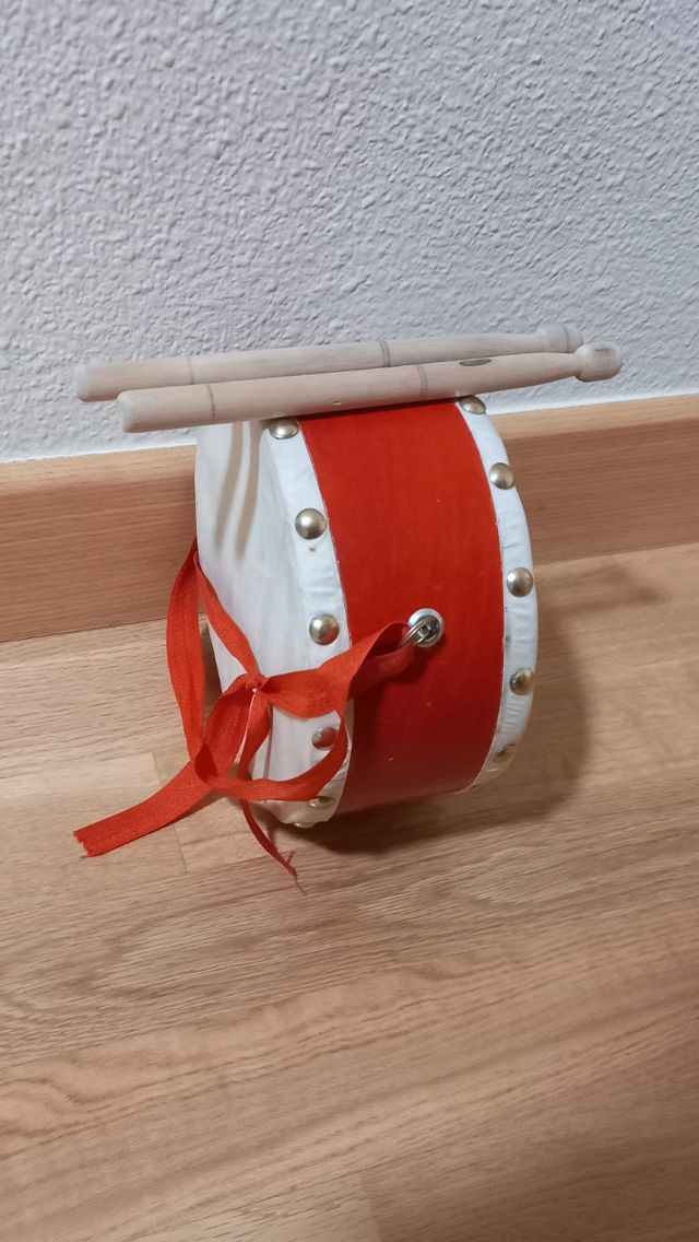 Tambor de juguete de madera