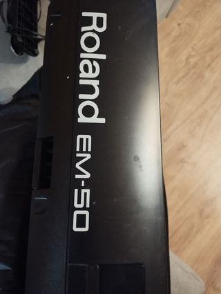 Teclado Roland con soporte y pedal