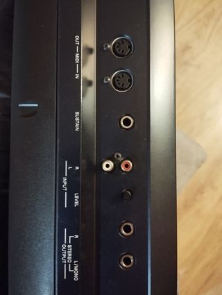 Teclado Roland con soporte y pedal