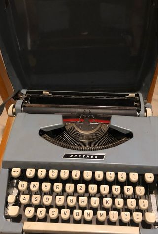 Maquina de escribir antigua