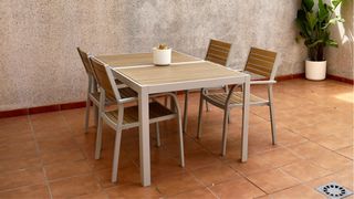 Conjunto mesa y sillas