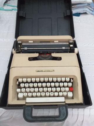 Máquina de escribir Olivetti