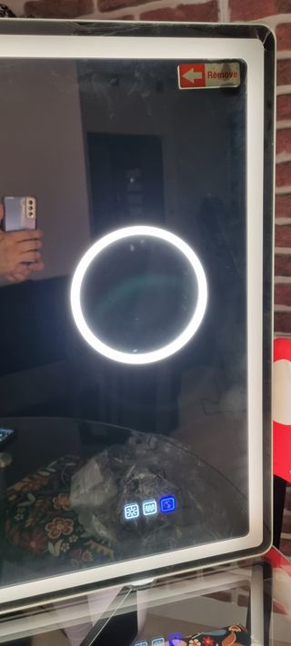 Espejo de baño de diseño, luz LED, altavozes.