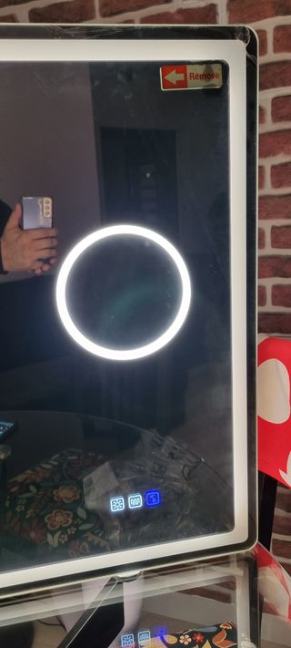 Espejo de baño de diseño, luz LED, altavozes.