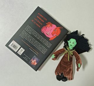 La bruja escondida (The Hidden Witch - Spanish edition)