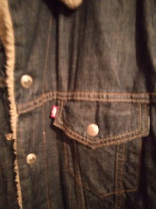 cazadora vaquera levi's con borrego