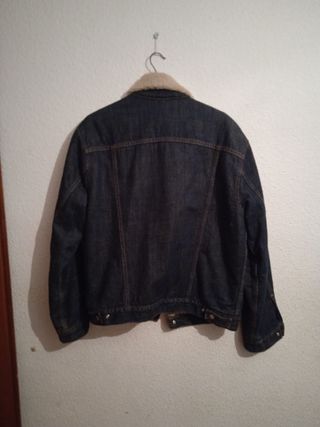 cazadora vaquera levi's con borrego