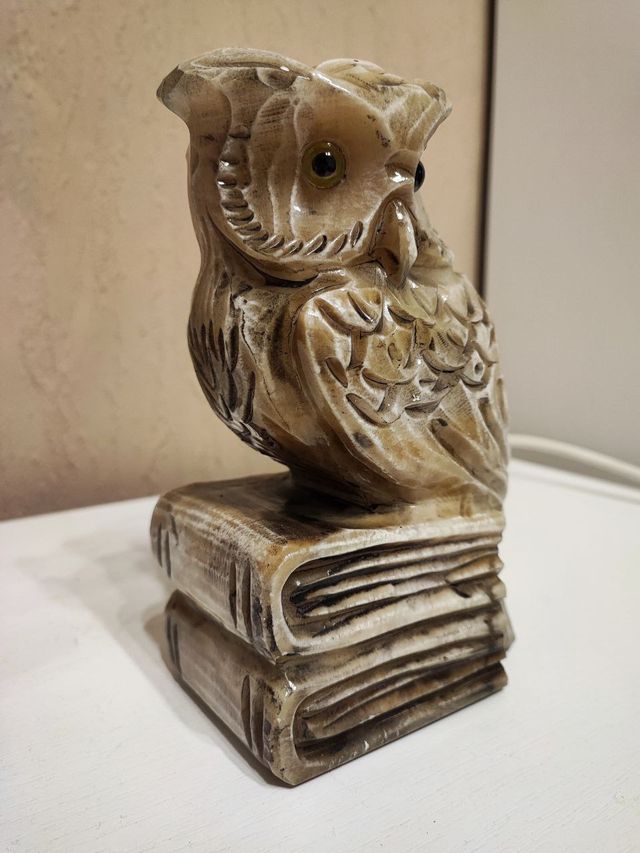 Figura de búho tallado en mármol (pisapapeles-suj)