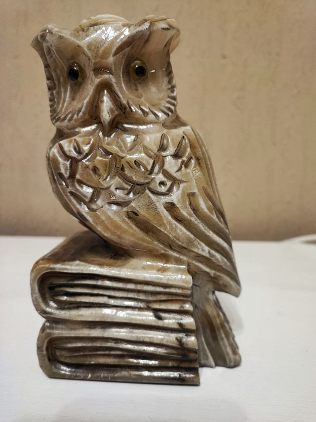 Figura de búho tallado en mármol (pisapapeles-suj)