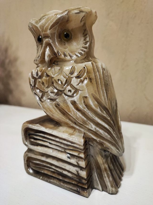 Figura de búho tallado en mármol (pisapapeles-suj)