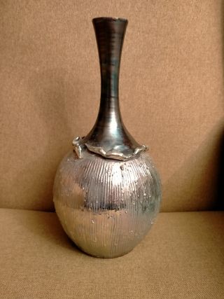 jarrón de cerámica hecho a mano