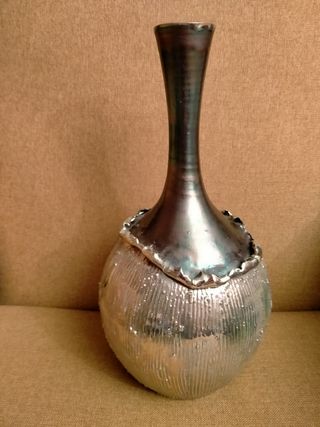 jarrón de cerámica hecho a mano