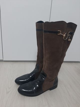 Botas altas.