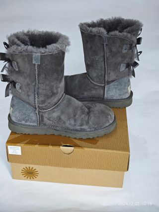 UGG Bailey Bow grigi con fiocchi