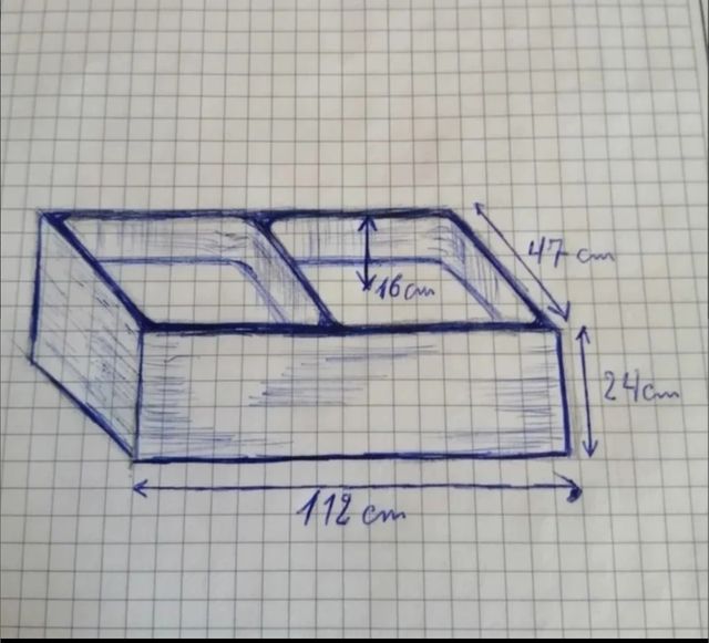 Pilar o fuente de piedra antiguo