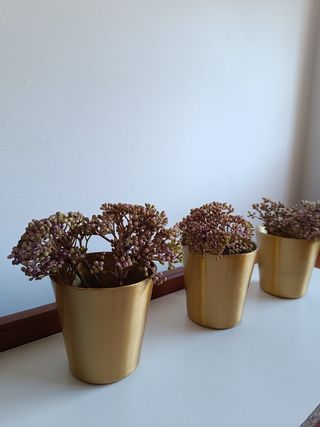 Set di vasi da fiori dorati