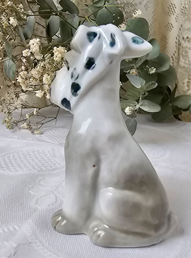 Figura de porcelana perro. Vintage. 
