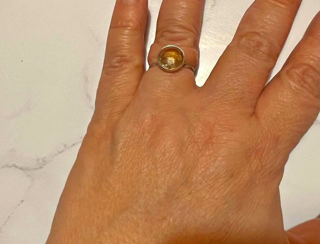 Anello artigianale in argento con Agata gialla