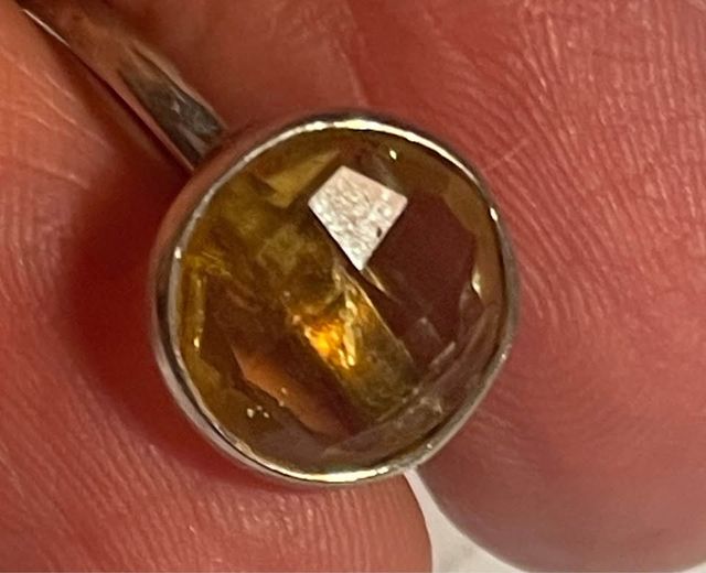 Anello artigianale in argento con Agata gialla