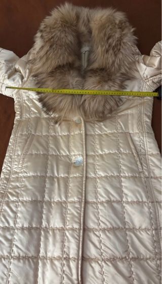 Cappotto trapuntato con collo in volpe