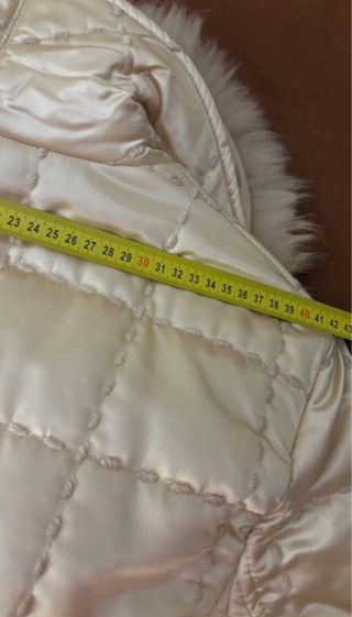 Cappotto trapuntato con collo in volpe