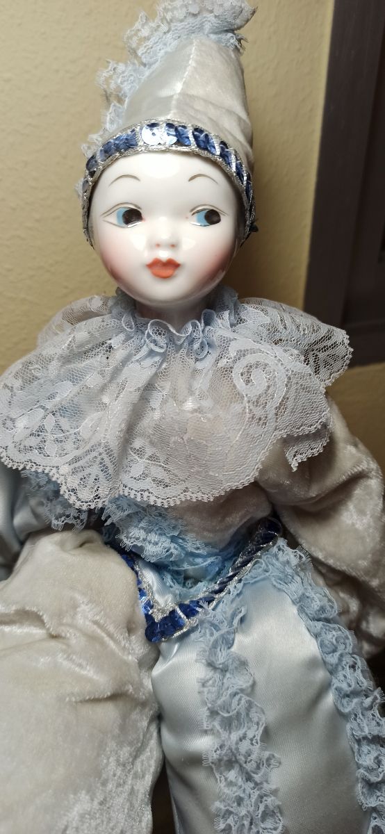 Muñeca de porcelana pintada a mano