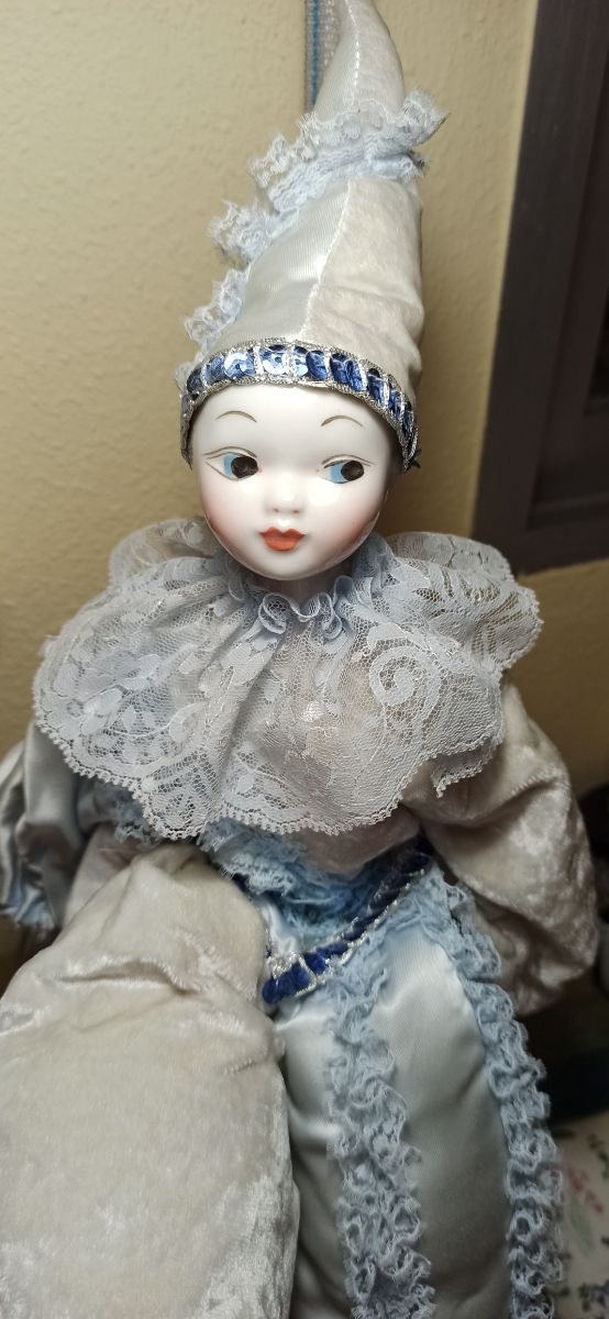 Muñeca de porcelana pintada a mano