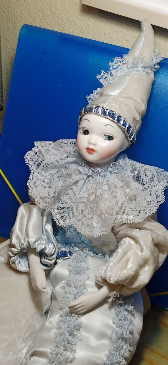 Muñeca de porcelana pintada a mano