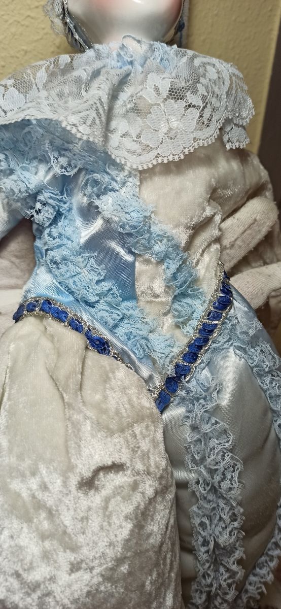 Muñeca de porcelana pintada a mano