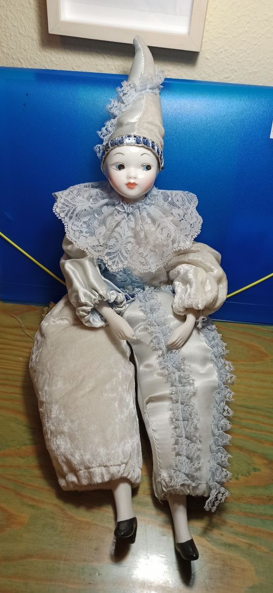 Muñeca de porcelana pintada a mano