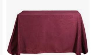 Gonne da tavolo rettangolari in colore bordeaux.