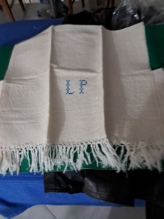 Asciugamani di lino con iniziali ricamati