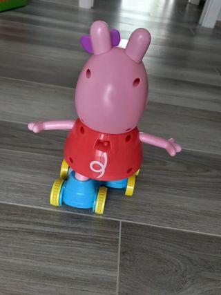 Peppa Pig corre musica canta