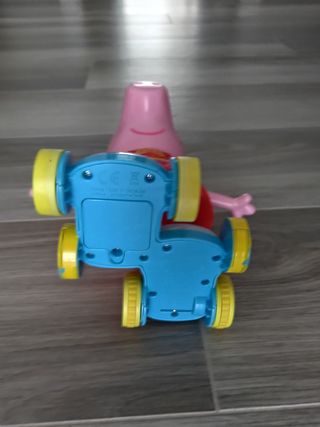 Peppa Pig corre musica canta