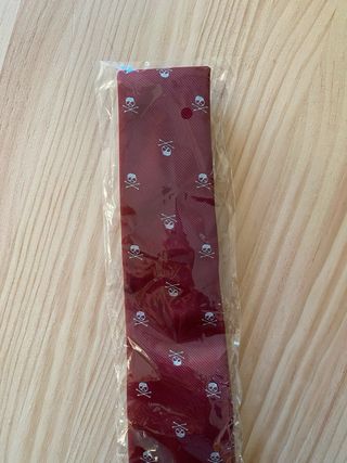 Corbata calaveras 
