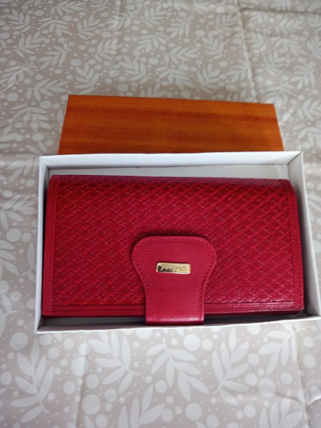 Cartera piel roja.Nueva.Marca Vidopiel.